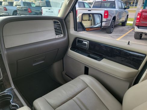 Used 2017 Lincoln Navigator Select image 20