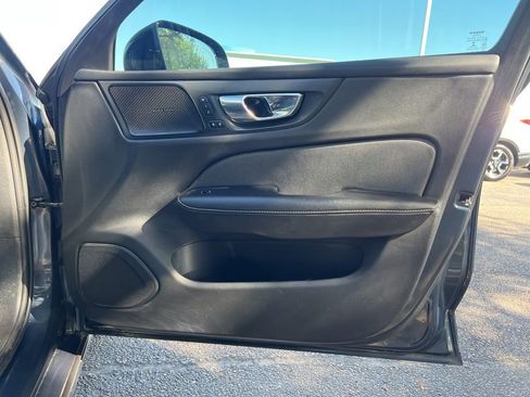 Used 2019 Volvo S60 T6 R-Design image 11