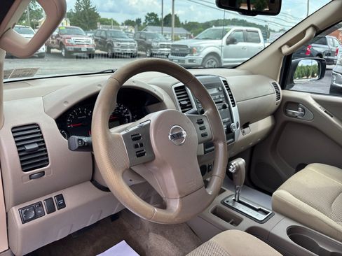 Used 2012 Nissan Frontier SV w/ SV Premium Utility Pkg RWD image 20