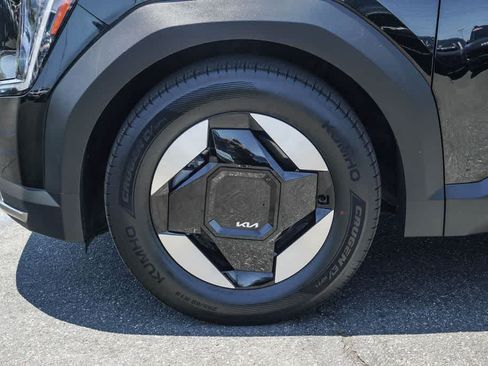 Certified 2024 Kia EV9 Light Long Range RWD image 10