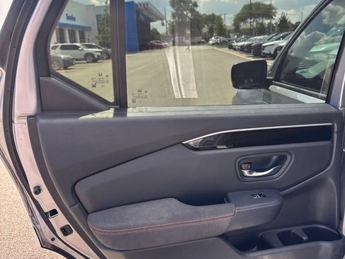 Used 2025 Honda Pilot Sport image 25