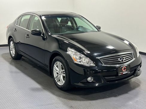 Used 2011 INFINITI G25 x w/ Moonroof Pkg image 4
