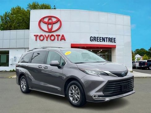 Certified 2021 Toyota Sienna XLE AWD/4WD image 1