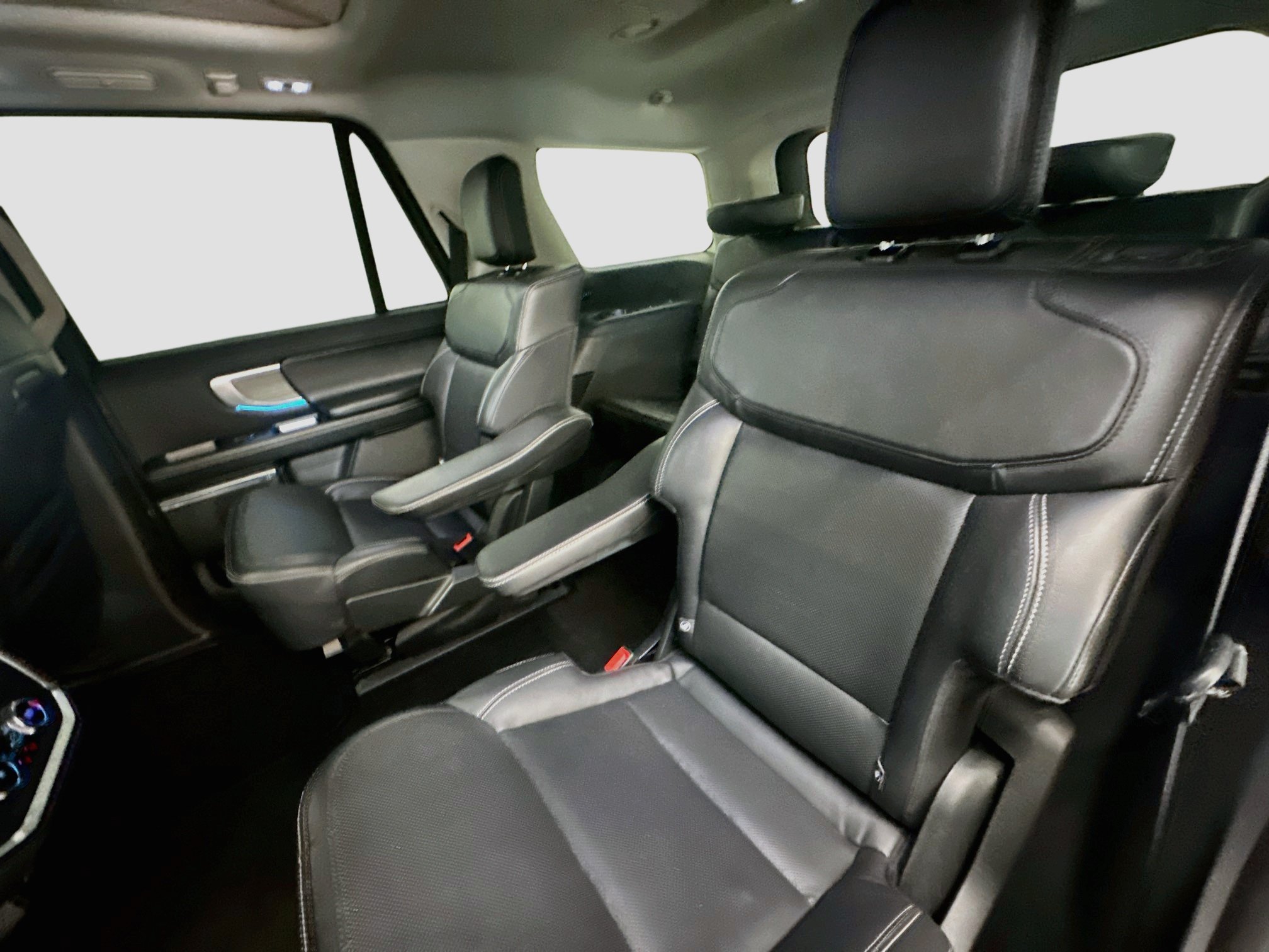 Used 2025 Ford Expedition Platinum AWD/4WD image 30