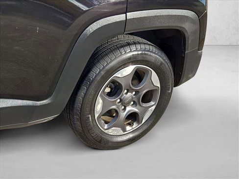 Used 2016 Jeep Renegade Latitude image 24