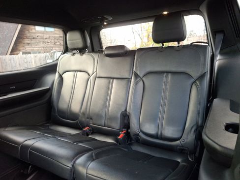 Used 2022 Jeep Wagoneer Series III w/ Flexible Seating Group image 10