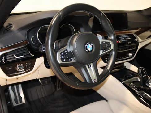 Used 2018 BMW M550i xDrive image 39