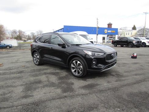 Used 2025 Ford Escape Platinum image 9