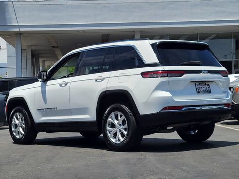 Used 2023 Jeep Grand Cherokee Limited RWD image 2