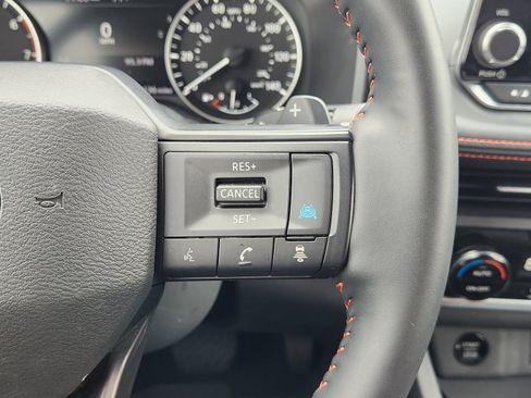 Used 2025 Nissan Rogue SV image 33