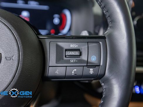 Used 2022 Nissan Pathfinder Platinum AWD/4WD image 15