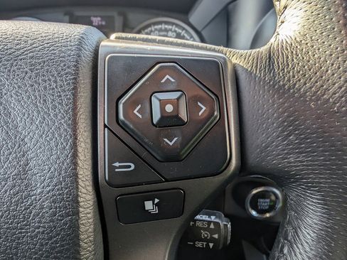 Used 2017 Toyota Tacoma TRD Sport image 24