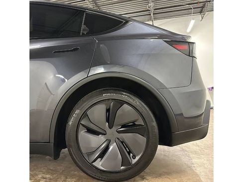 Used 2026 Tesla Model Y Long Range RWD image 11