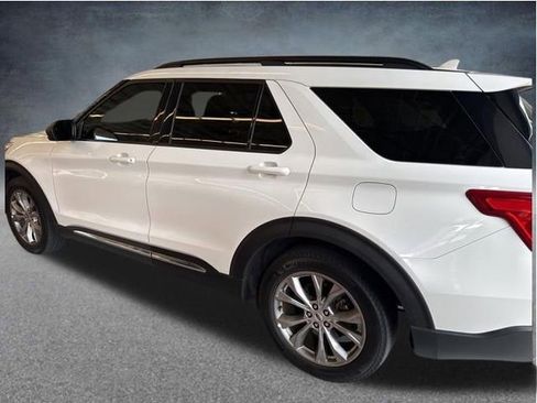 Used 2023 Ford Explorer XLT w/ Equipment Group 202A RWD image 3