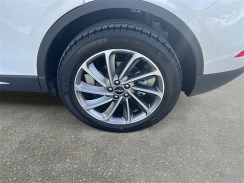 Used 2026 Lincoln Corsair Premiere image 10