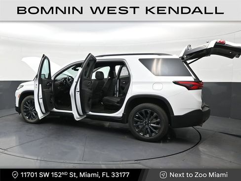 Used 2023 Chevrolet Traverse RS image 31