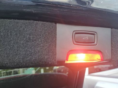 Used 2017 Porsche Cayenne Platinum Edition w/ Premium Package (PJV) image 22