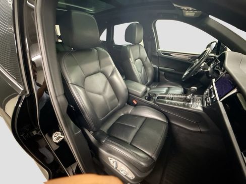 Certified 2020 Porsche Macan AWD/4WD image 29