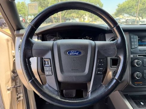 Used 2017 Ford Expedition XLT RWD image 9