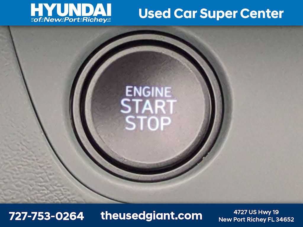 Certified 2025 Hyundai Elantra Limited FWD image 32