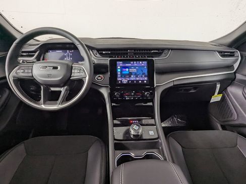New 2025 Jeep Grand Cherokee L Altitude RWD image 18