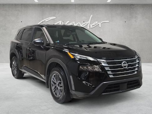 Used 2025 Nissan Rogue S FWD image 2