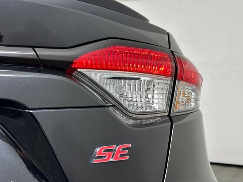 Used 2023 Toyota Corolla SE w/ SE Premium Package FWD image 13