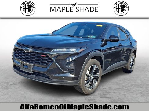 Used 2024 Chevrolet Trax RS w/ Sunroof Package FWD image 1
