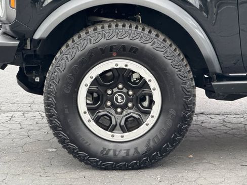 Used 2023 Ford Bronco Badlands image 32