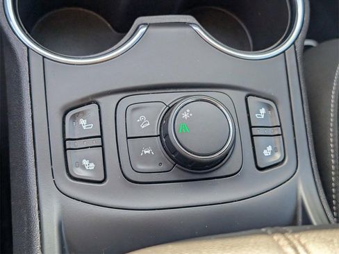 Used 2024 GMC Terrain SLT image 26