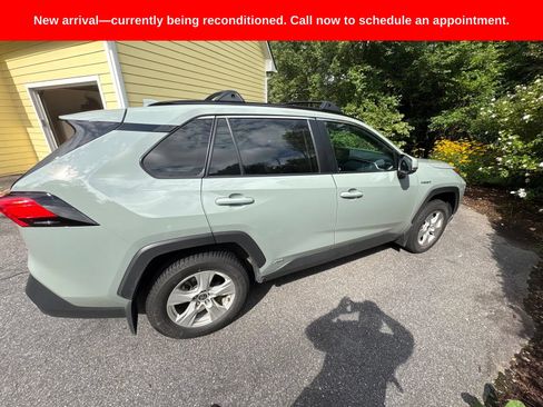 Used 2021 Toyota RAV4 XLE w/ Convenience Package AWD/4WD image 4