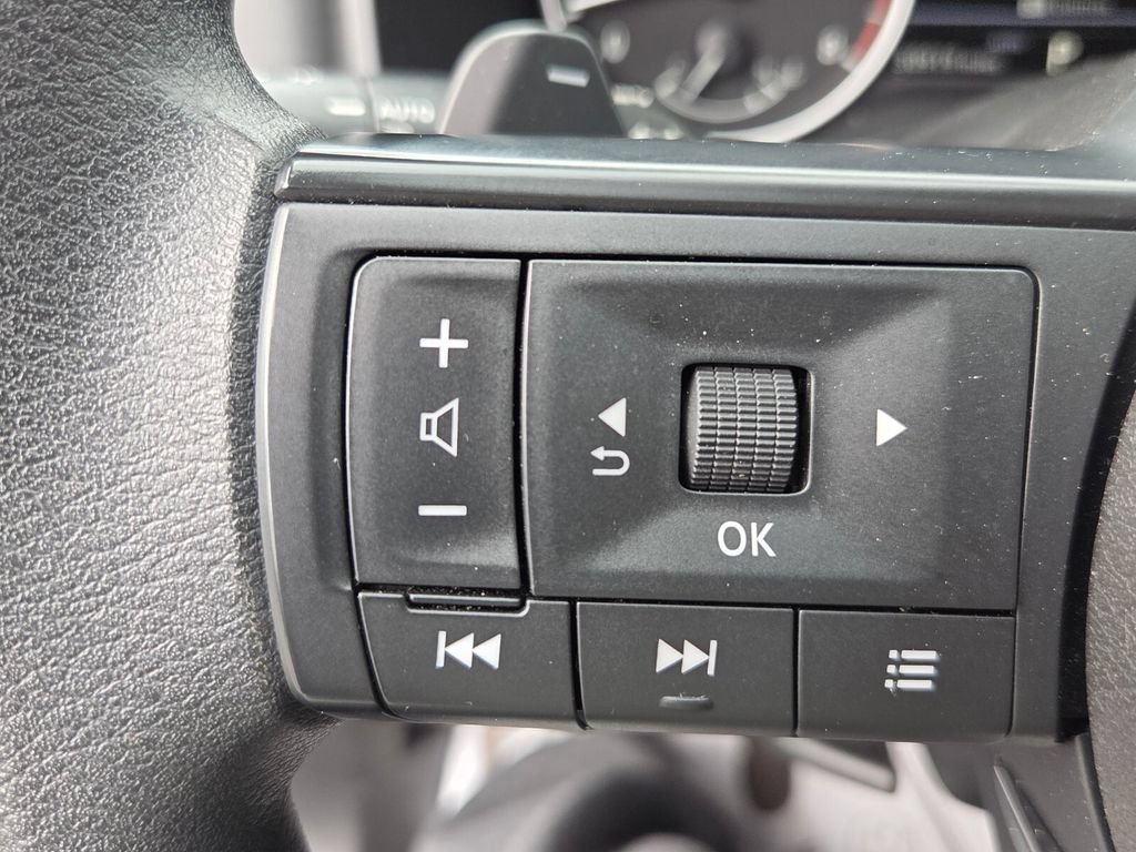Used 2023 Nissan Rogue S AWD/4WD image 23