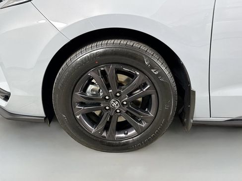 Certified 2025 Toyota Sienna XSE image 35