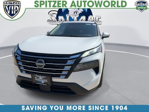 Used 2024 Nissan Rogue SV AWD/4WD image 3