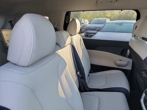 New 2026 Kia Carnival EX FWD image 31