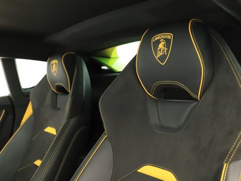 Used 2023 Lamborghini Huracan Tecnica RWD image 22