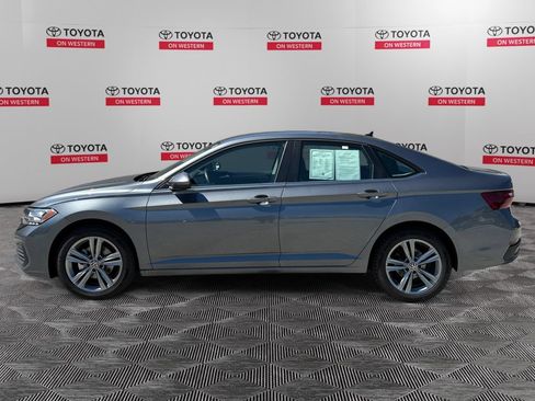 Used 2024 Volkswagen Jetta SE FWD image 8