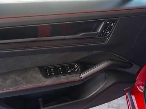 Used 2025 Porsche Cayenne GTS AWD/4WD image 20