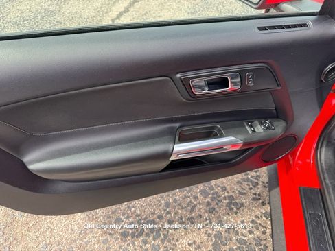Used 2016 Ford Mustang Coupe RWD image 12