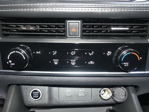 Used 2023 Nissan Rogue S image 38