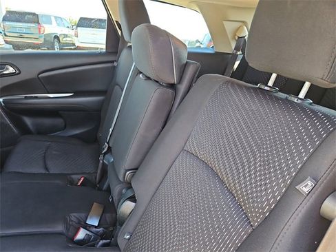 Used 2017 Dodge Journey SE w/ Flexible Seating Group image 11