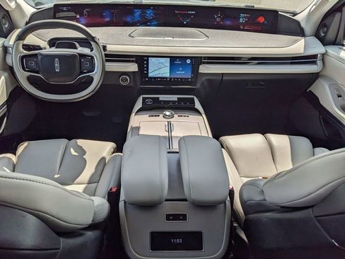 Used 2025 Lincoln Navigator L Reserve image 13