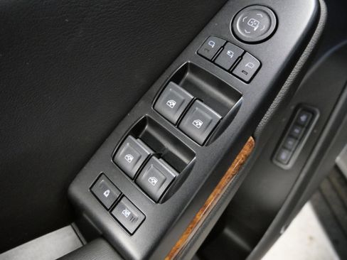 Used 2018 Chevrolet Suburban Premier image 19