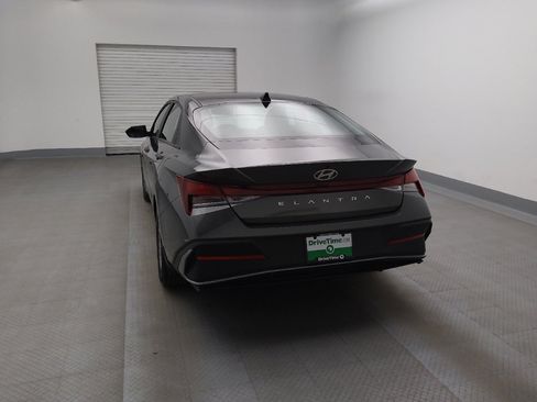 Used 2024 Hyundai Elantra SE image 7