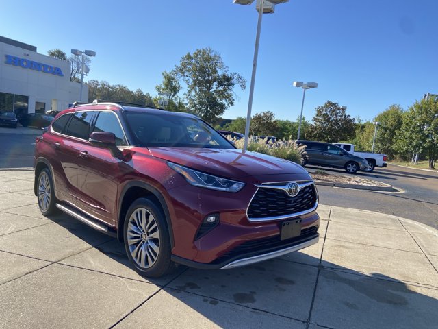 Used 2021 Toyota Highlander Platinum AWD/4WD image 2