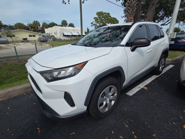 Used 2019 Toyota RAV4 LE FWD image 1