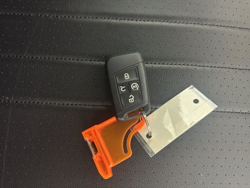 Used 2024 Volkswagen Tiguan SE FWD image 44