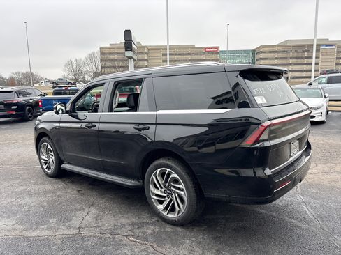 New 2026 Lincoln Navigator Premiere AWD/4WD image 5