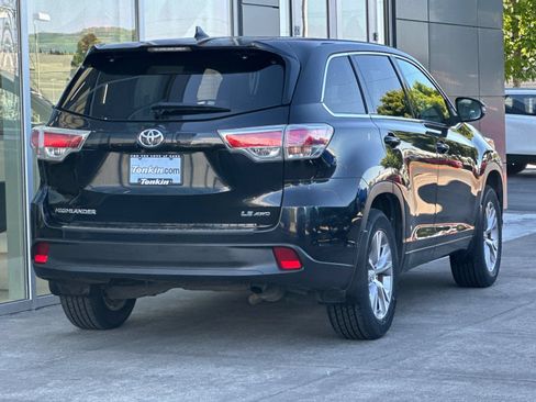 Used 2015 Toyota Highlander Plus AWD/4WD image 3