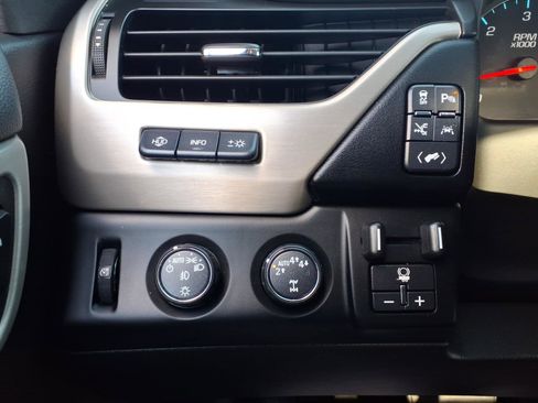 Used 2018 GMC Yukon XL Denali AWD/4WD image 19